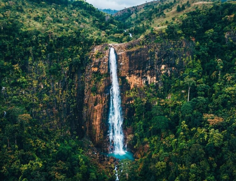 dhiyaluma waterfall